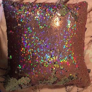 Flip sequence pillow